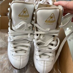 Jackson Artist figure skates size 11.5 youth used